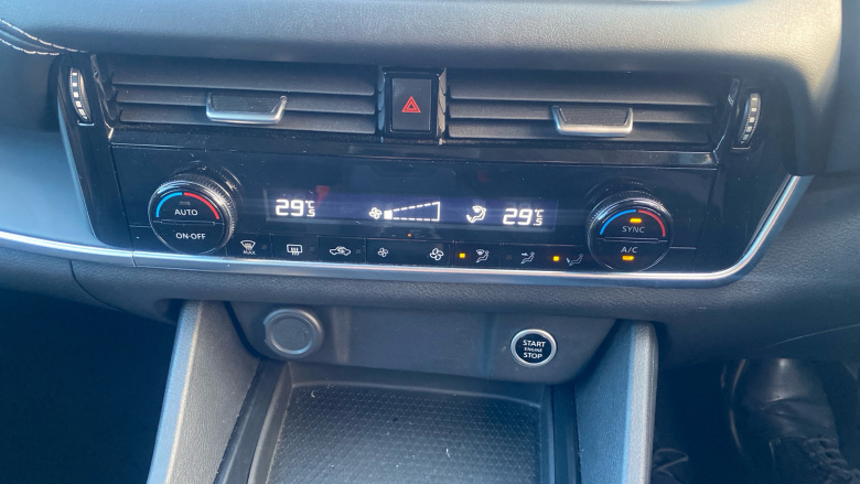 Nissan Qashqai 1.3 DiG-T MH 158 Acenta Premium 5dr Xtronic Petrol Hatchback